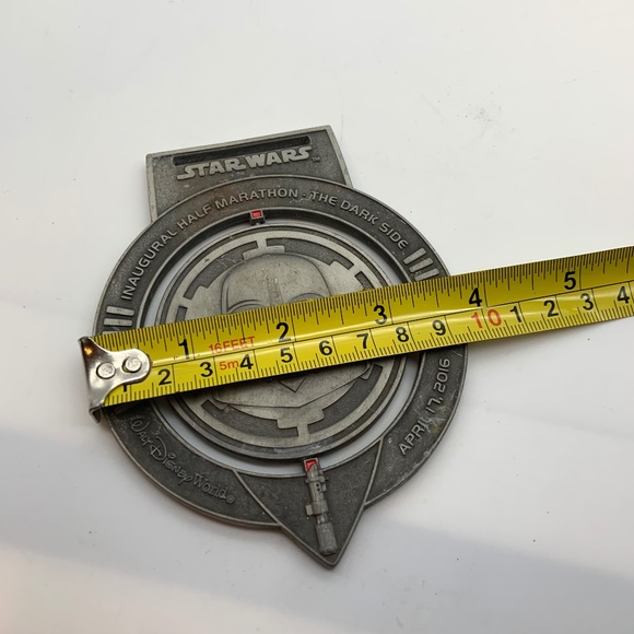 Disney World Star Wars Inaugural Half Marathon The Dark Side April 2016 Medal - Picture 11 of 11